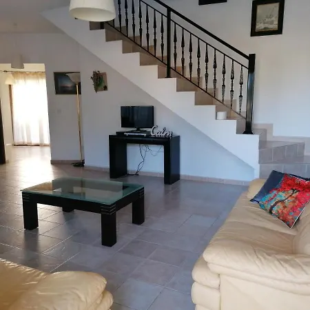 Avra Family Maisonettes * Polis