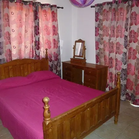 Avra Family Maisonettes 아파트 *